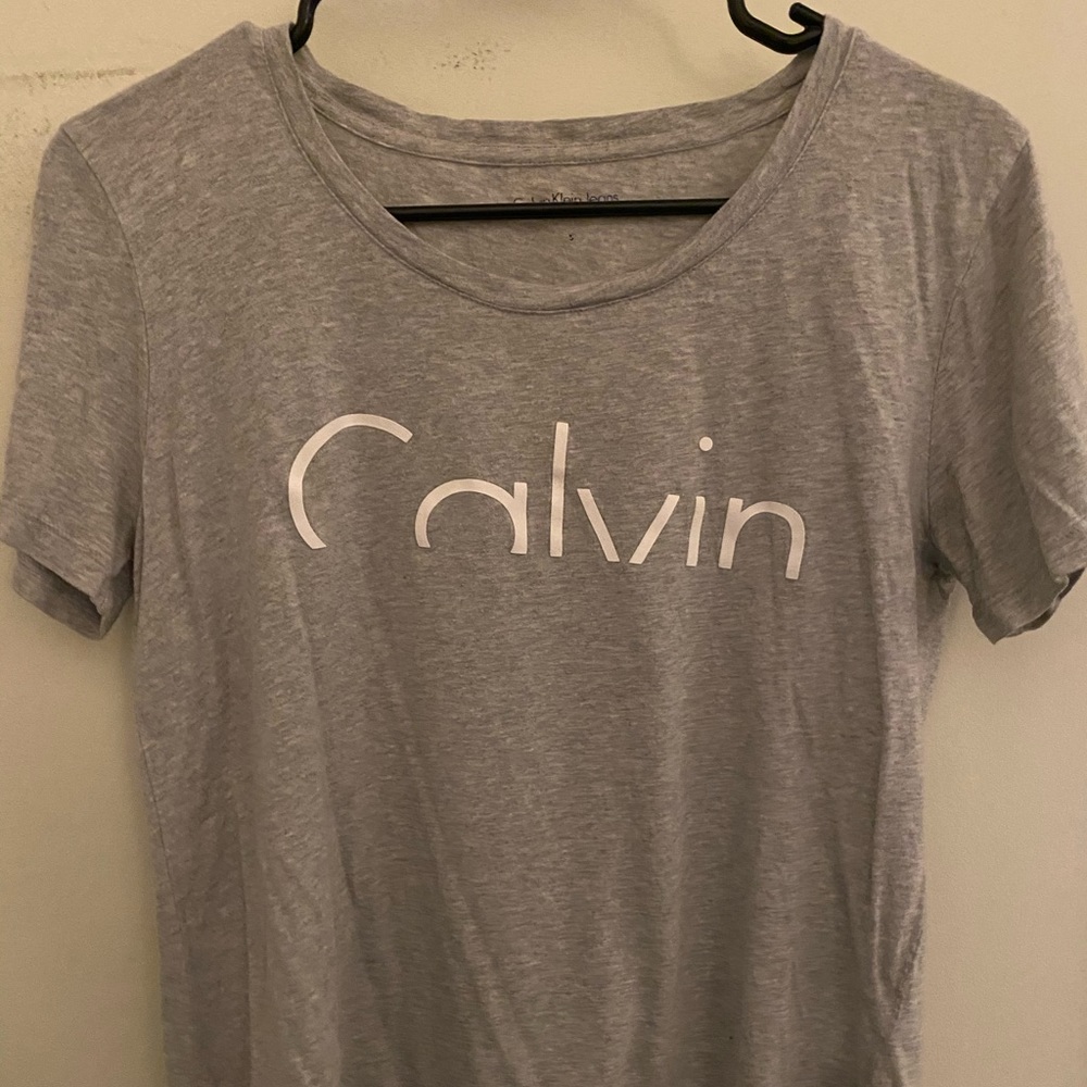 grey calvin klein tshirt